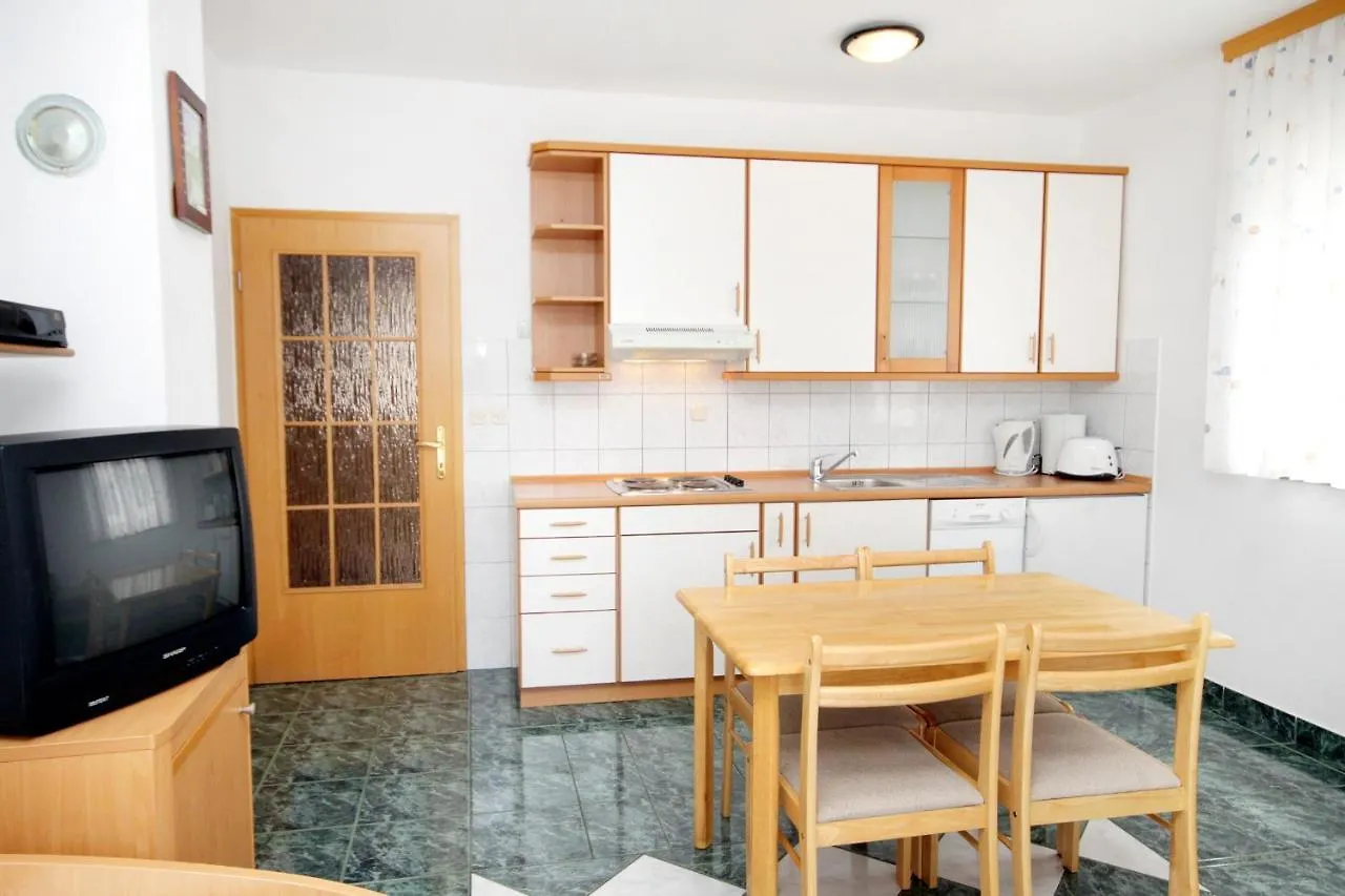 Apartment Jadranovo 5521B 0*,